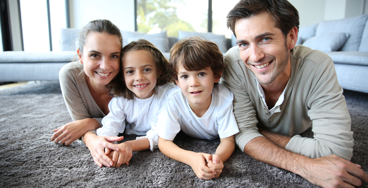 Familie mit Kind Wohnung versichert - Wohnungsversicherung in Südtirol